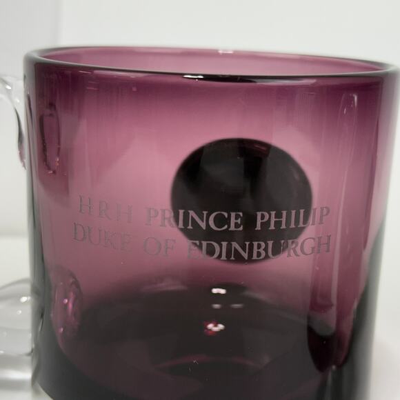 Vtg Wedgwood HM Queen Elizabeth II & HRH Prince Philip Silver Jubilee Glass Mug - Picture 6 of 16